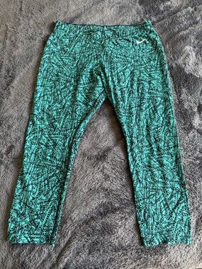 Nike Teal and Black Patterned Capri Leggings